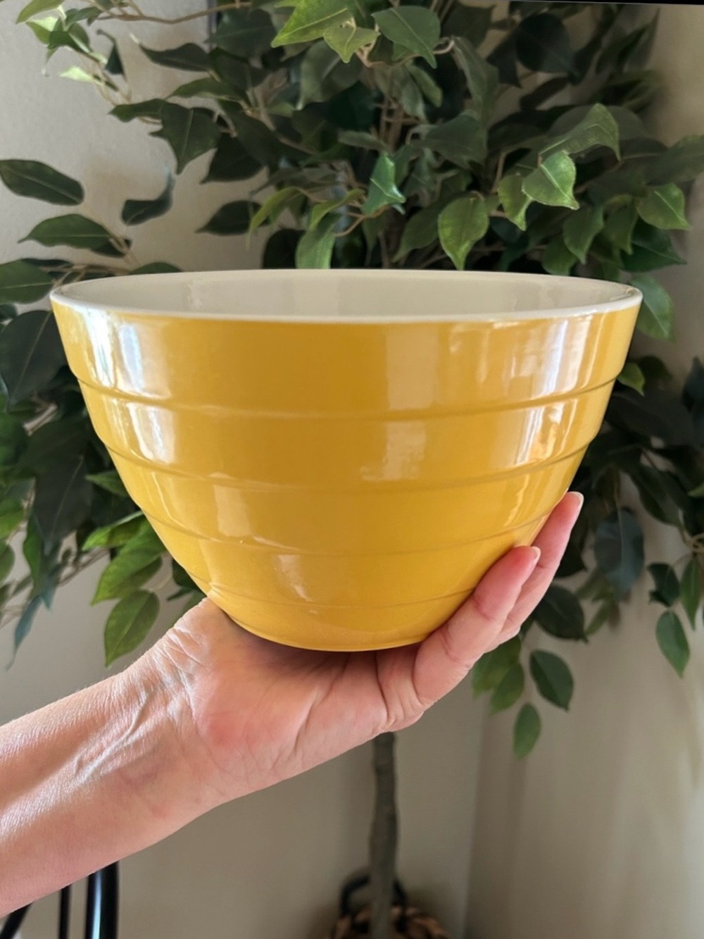Vtg The Old Pottery Company Beehive Mixing Serving Bowl Yellow Beehive Style.